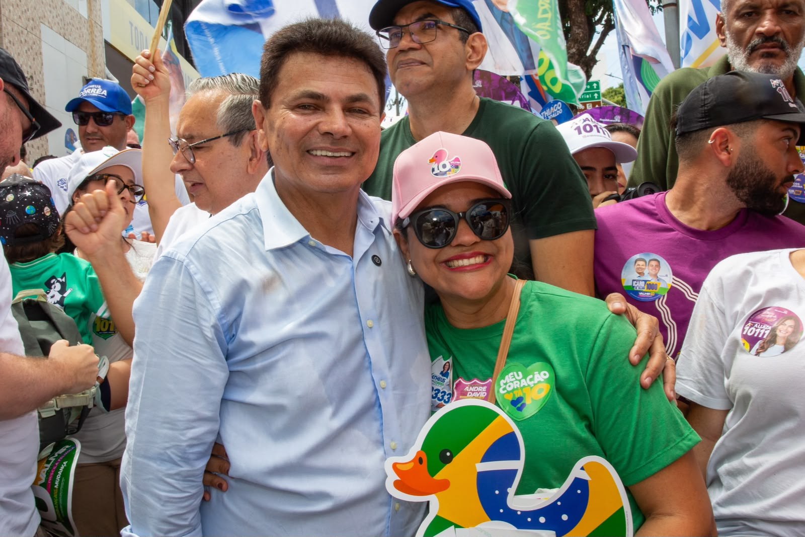 Candidato ao Governo de Sergipe Valmir de Francisquinho em agenda de campanha