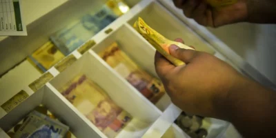 Preços recuam em agosto: INPC marca -0,32% e acumula 3,98% em 12 meses
