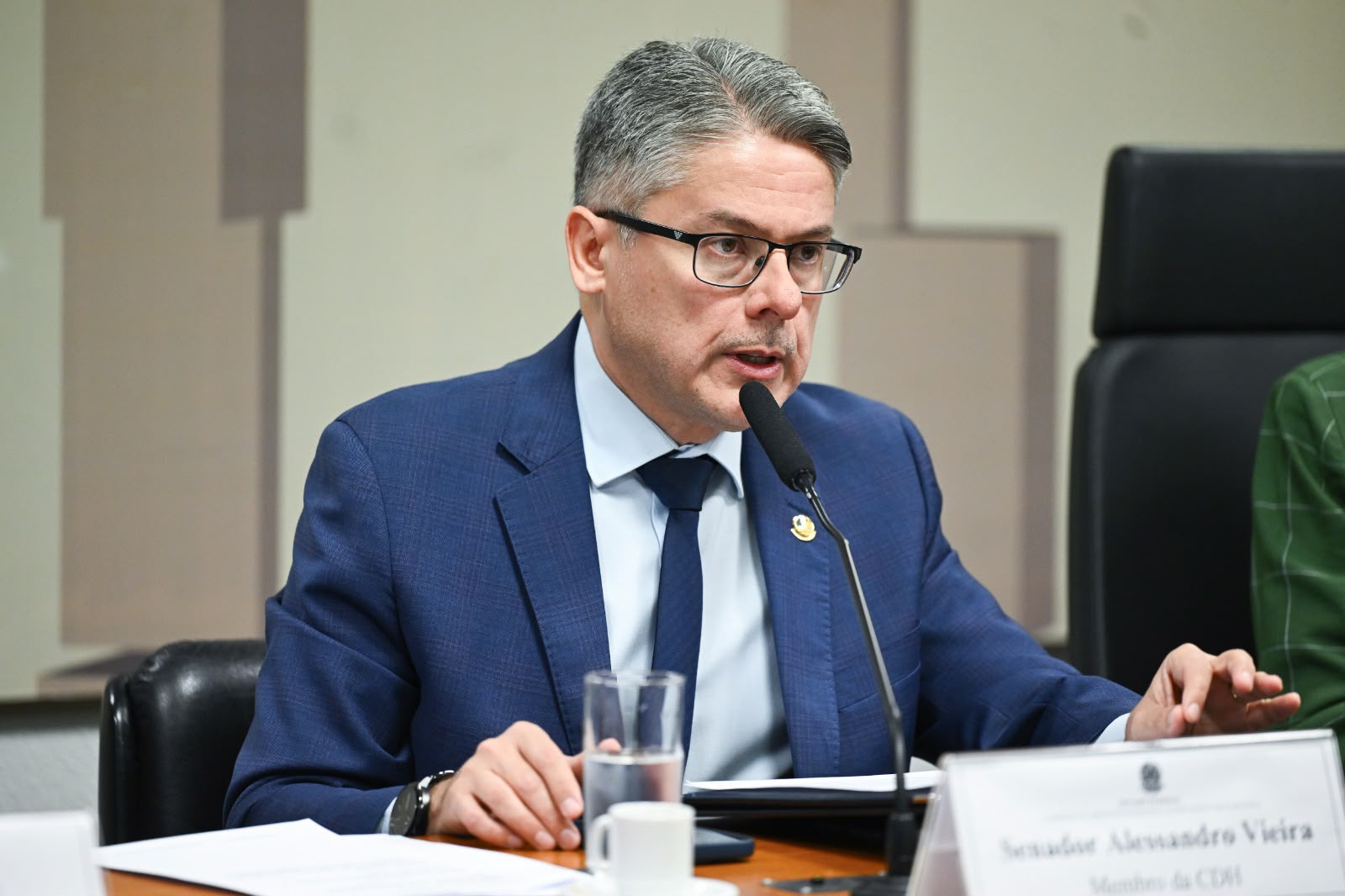 Senador Alessandro Vieira defende CPI para apurar relação entre STF e Vorcaro