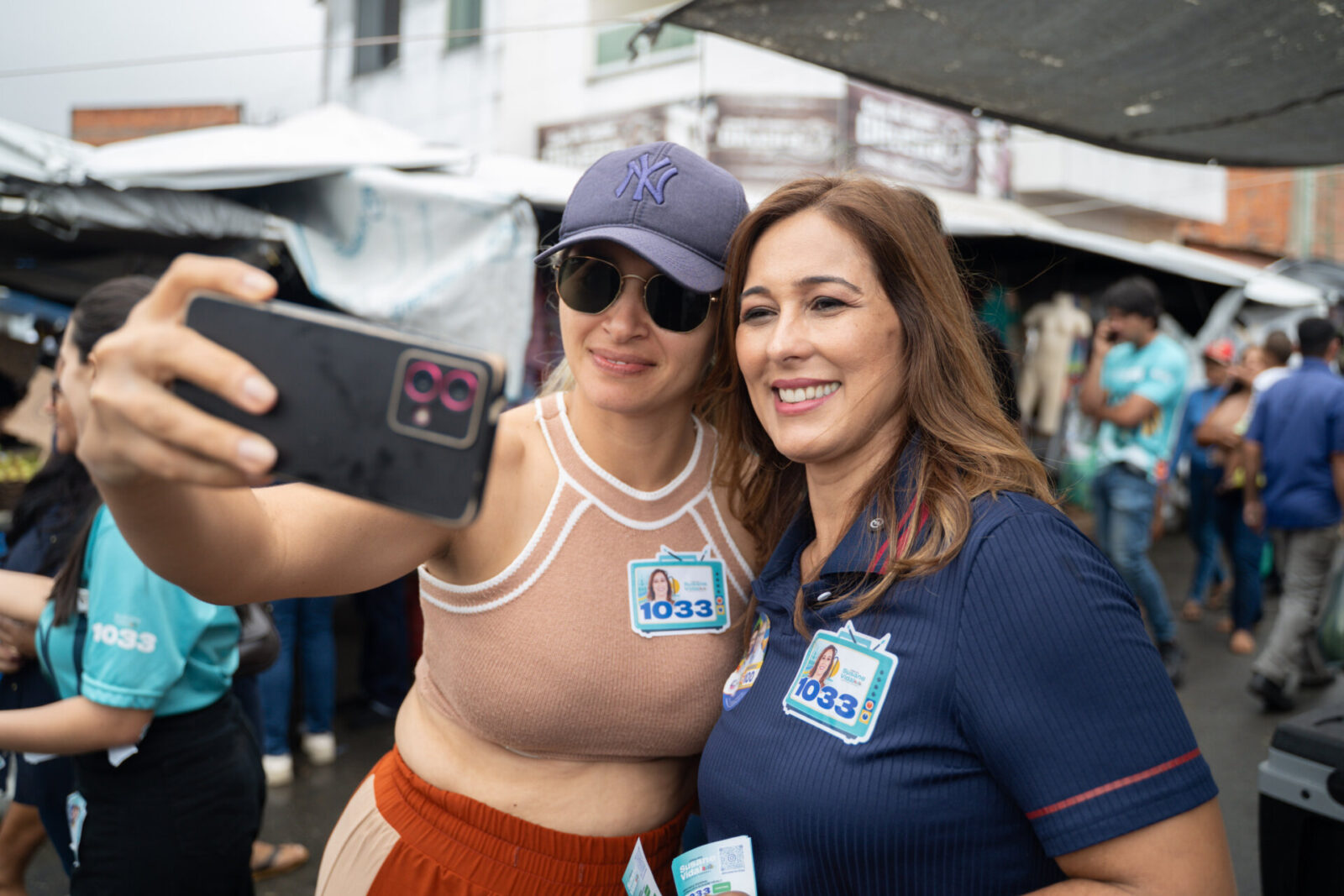 Susane Vidal percorre a feira de Nossa Senhora da Glória no sertão sergipano