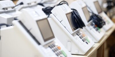 TRE-SP inicia preparação de 114,5 mil urnas para 1º turno
