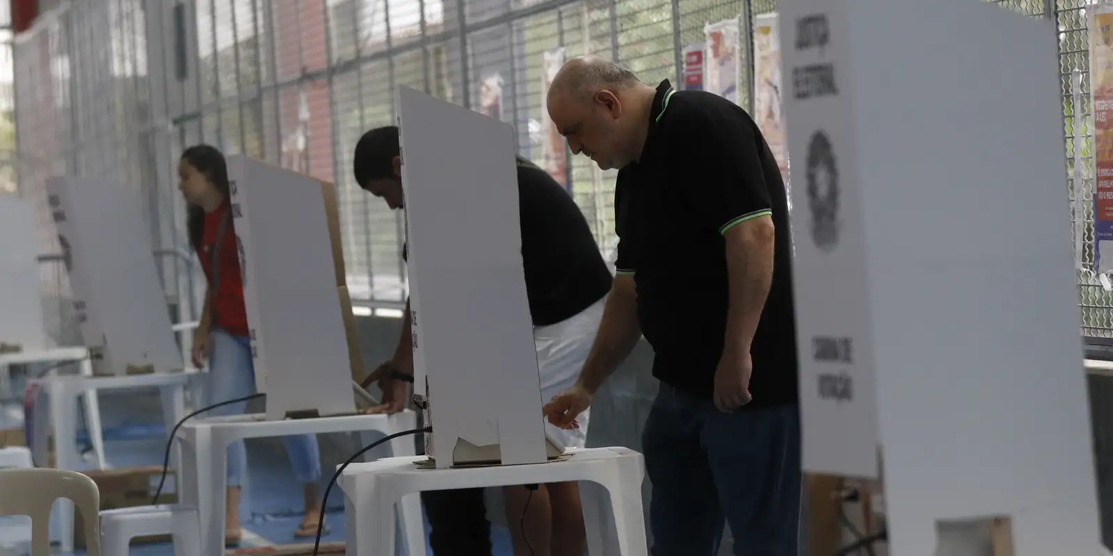 Confira o que é permitido e proibido ao votar em 4 de outubro