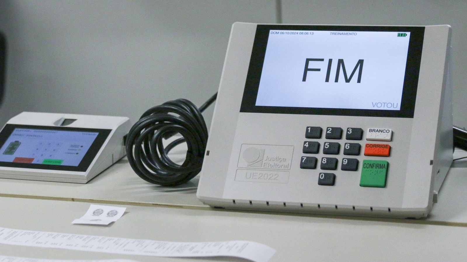 Urnas de contingência substituem equipamentos com falha