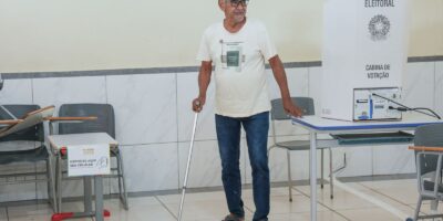 Idosos vencem limitações e vão às urnas em Águas Claras