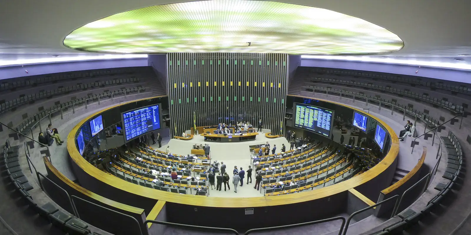 PL dispara; PSD, PT e Republicanos garantem 15 governos no 1º turno