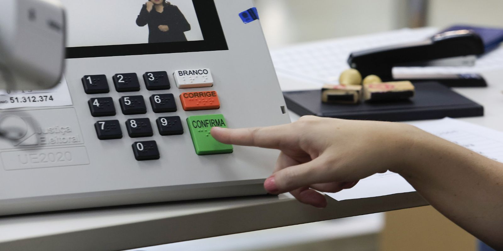 Quem não votou no 1º turno pode votar em 25/10; entenda regras