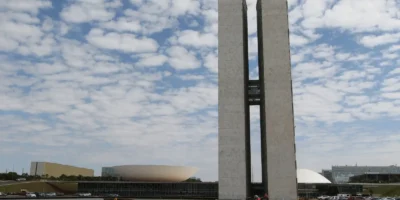 Senado vota terça PEC que acaba com escala 6×1 e reduz jornada
