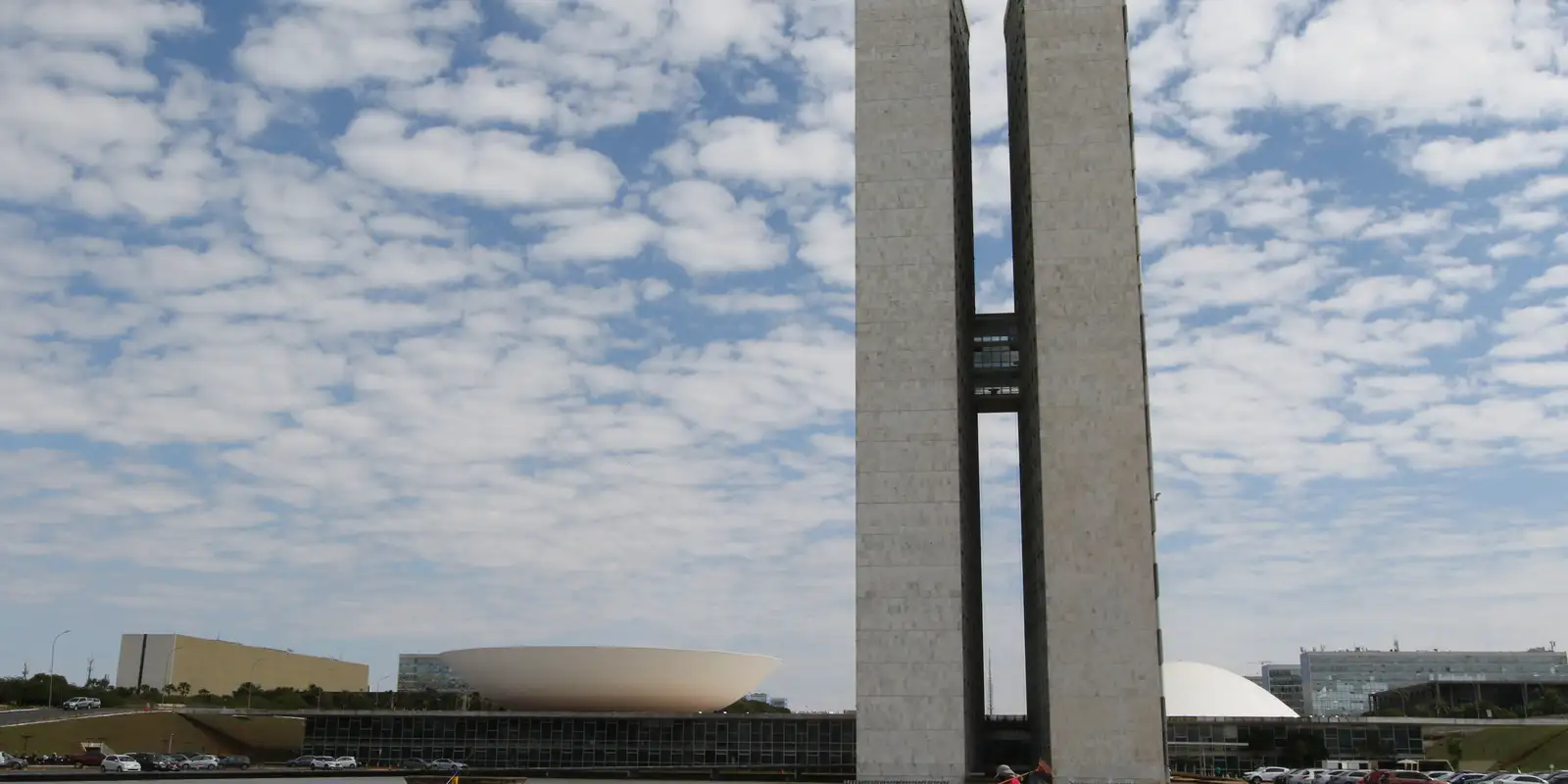 Senado vota terça PEC que acaba com escala 6×1 e reduz jornada
